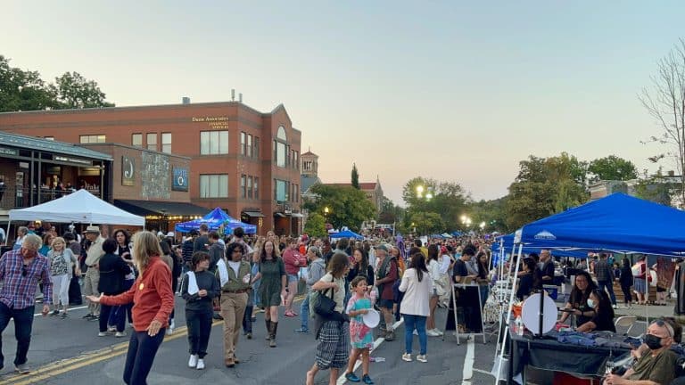 Residents, students, and visitors at the annual Amherst Block party, September 2023. FUNGAIFOTO